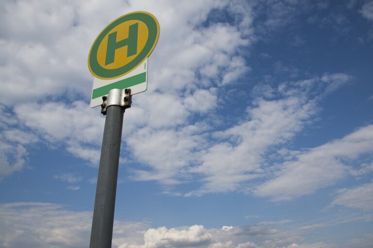stop, bus stop, traffic-111392.jpg